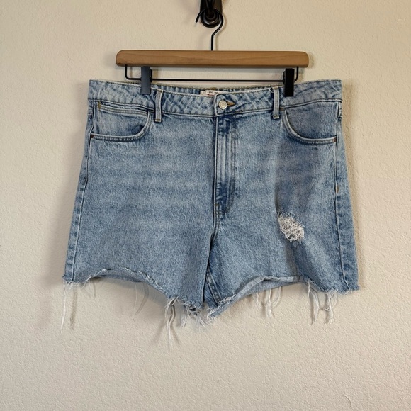 Wrangler High Rise Distressed Mom Dad Roll Shorts Denim Blue Jean Shorts Size 14 - Picture 2 of 11